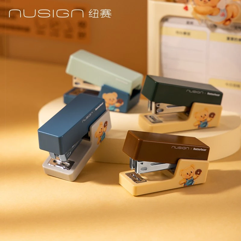 得力黄油小熊联名订书机学生用可爱风订书机小号便携式订书器迷你