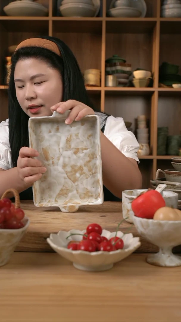 【闪购商品】白色粉影的9英寸烤盘