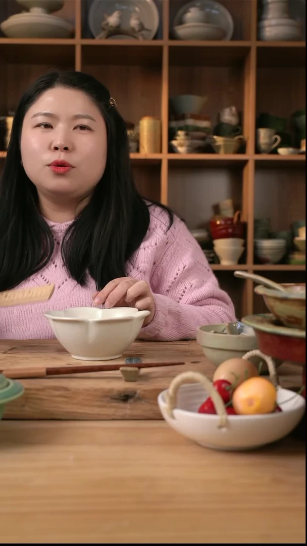 【闪购商品】白色的6英寸花边碗