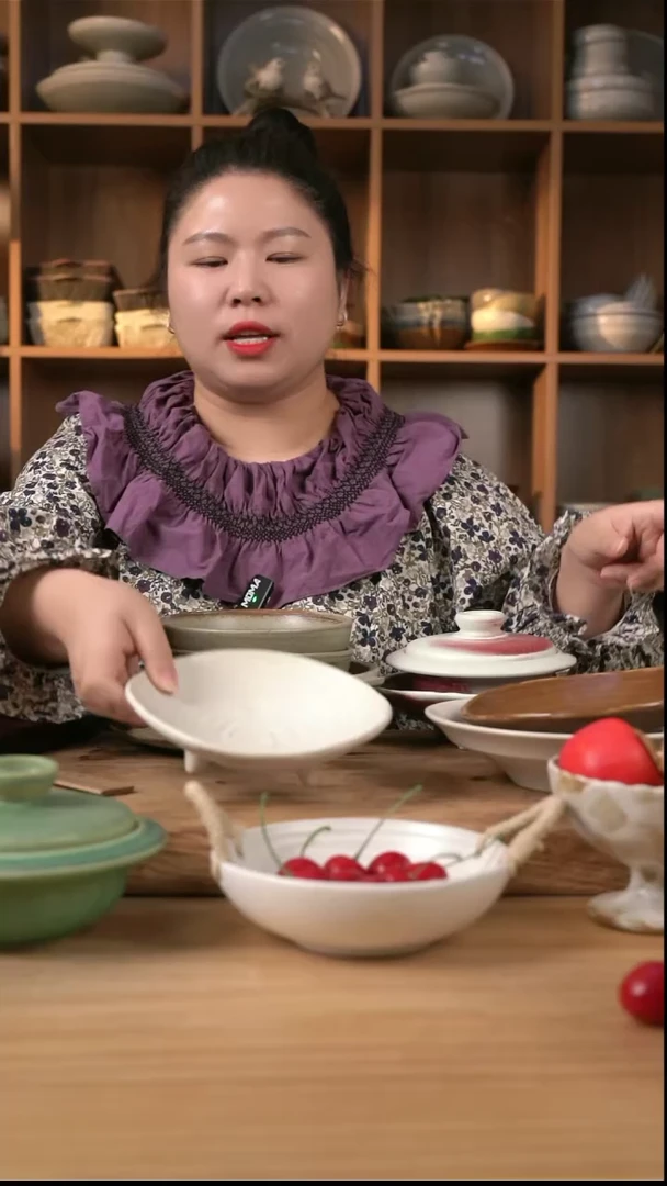 【闪购商品】白色的6英寸三足小碟子