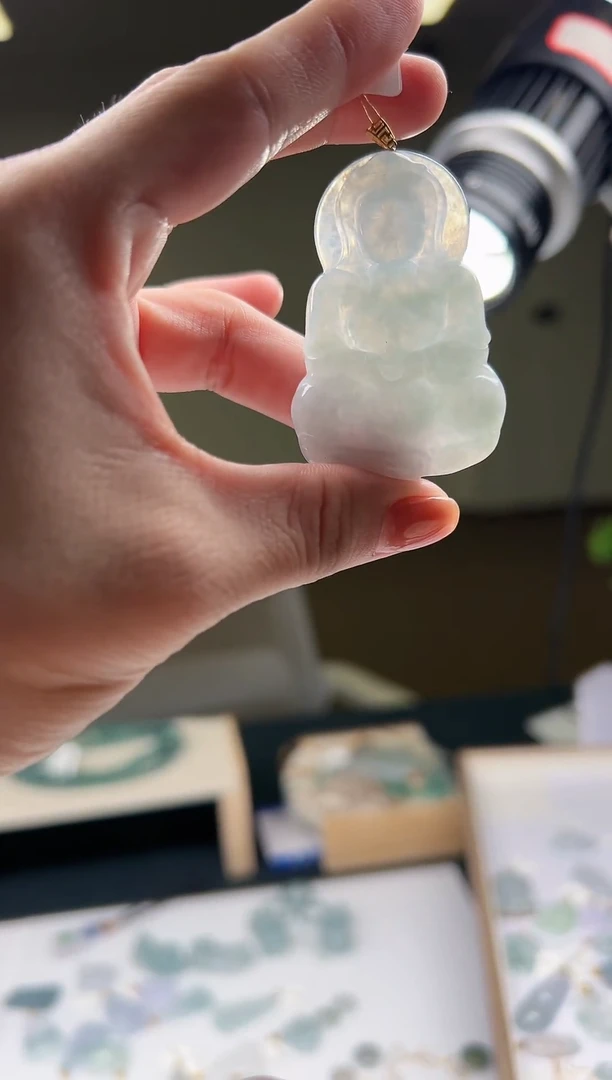 【闪购商品】翡翠颈饰18K金镶嵌翡翠吊坠