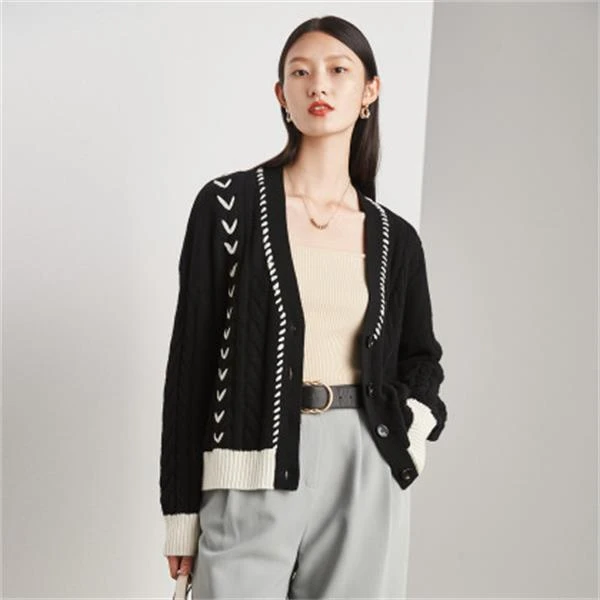 V领虚线设计休闲拼色绞花羊绒开衫女ET21212R-A1