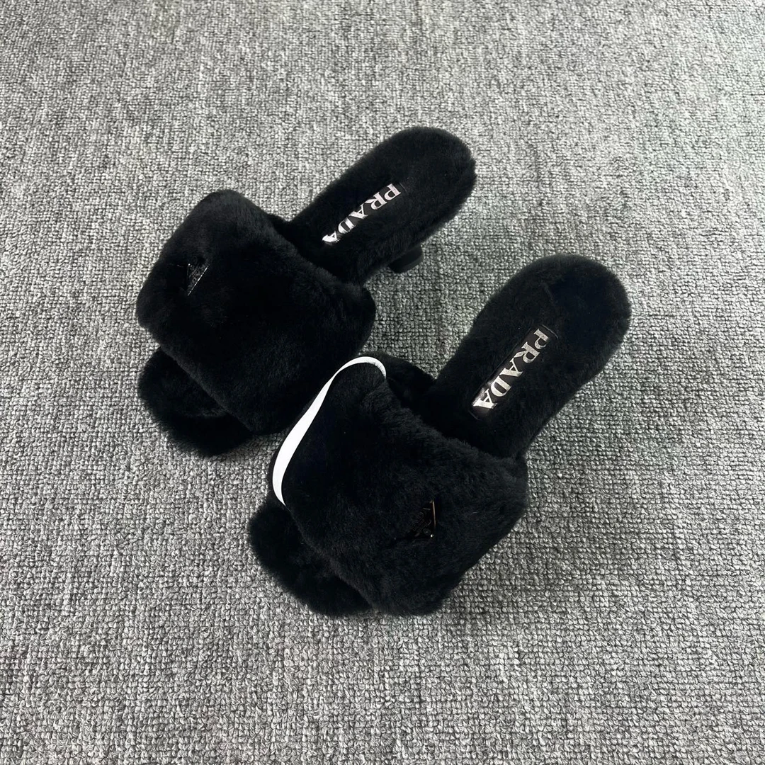 Prada/普拉达(有盒) 柔软舒适百搭一字拖鞋 35.5码/0262