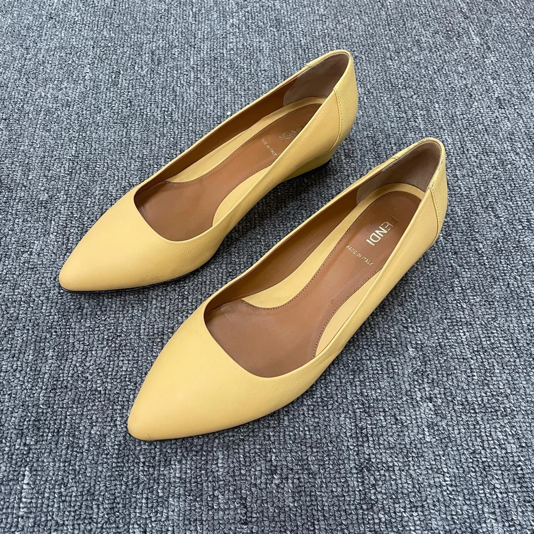 FENDI/芬迪（有盒） 浅口百搭时尚舒适休闲单鞋 37码/2126