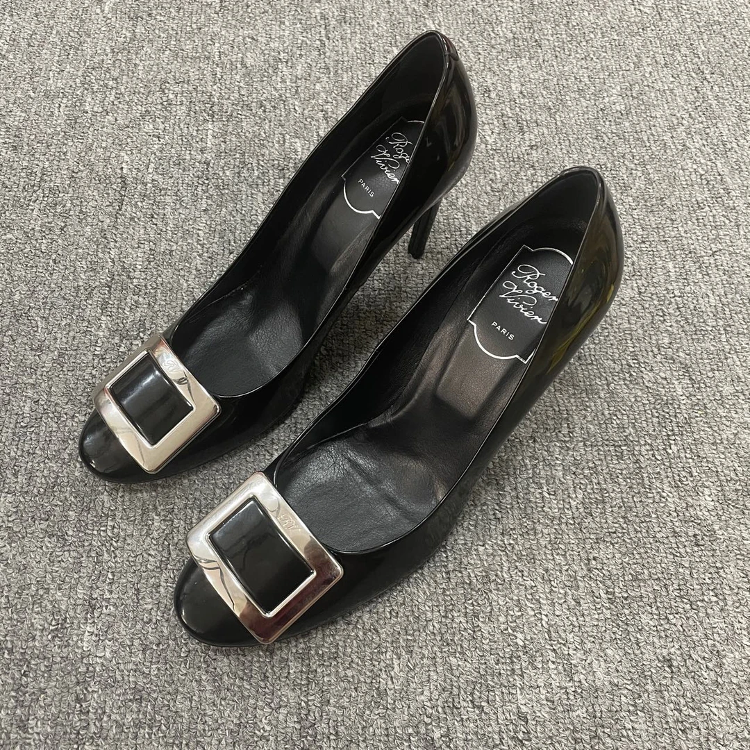 95新 Roger Vivier/罗杰·维威耶 金属扣细跟高跟鞋 39.5码/2219