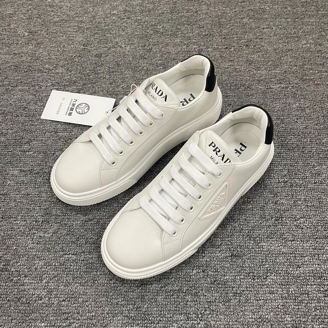 PRADA/普拉达 休闲时尚板鞋  35.5码/4388