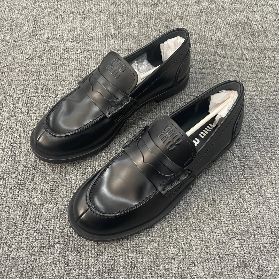 MIU MIU/缪缪 （有盒）Penny 乐福平底休闲单鞋 37码/4636