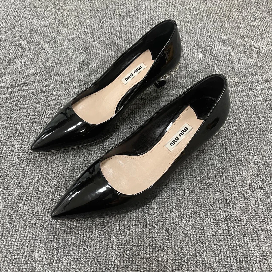 95新 MIU MIU/缪缪  黑色漆皮宝石高跟鞋 34.5码/2165