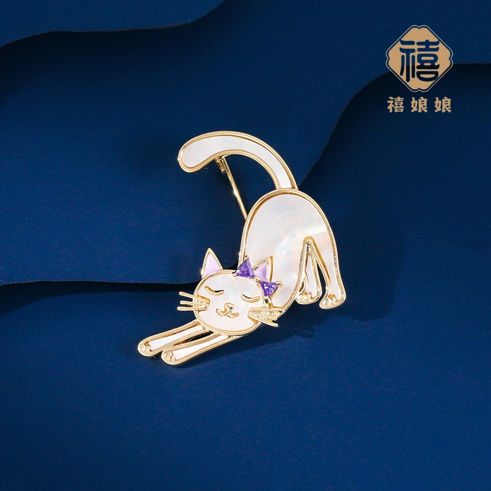 铜合金仿水晶胸针 禧娘娘经典时尚轻奢高档胸针-母贝猫J1490
