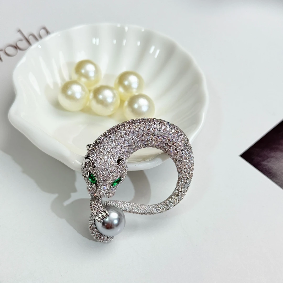 铜合金仿水晶胸针 澜七-小众手工时尚创意复古大衣胸针-S3155