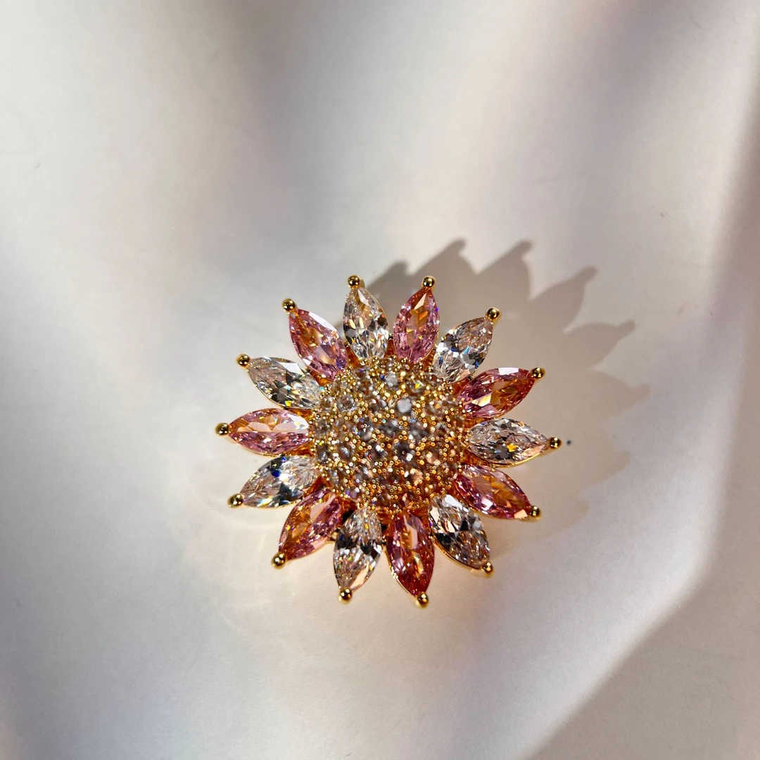 铜合金仿水晶胸针 禧娘娘高端经典大气胸针-繁星炫钻粉晶J2075