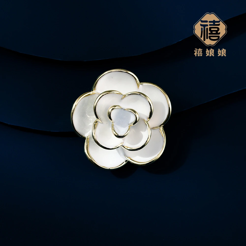 铜合金仿水晶胸针 禧娘娘小香风时尚轻奢胸针-白山茶J1018