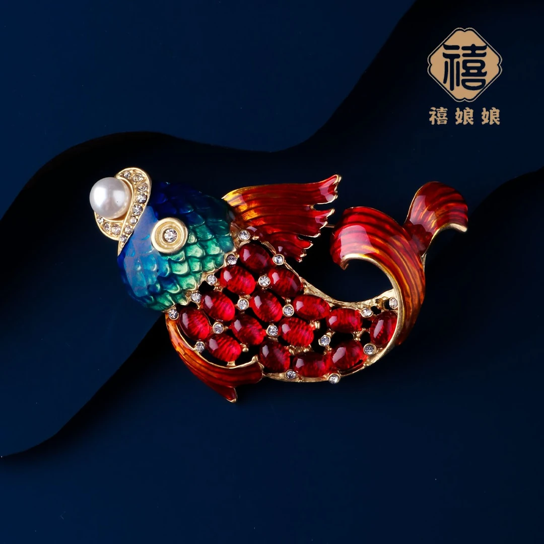 禧娘娘时尚小香风轻奢胸针-虹鲤J1823