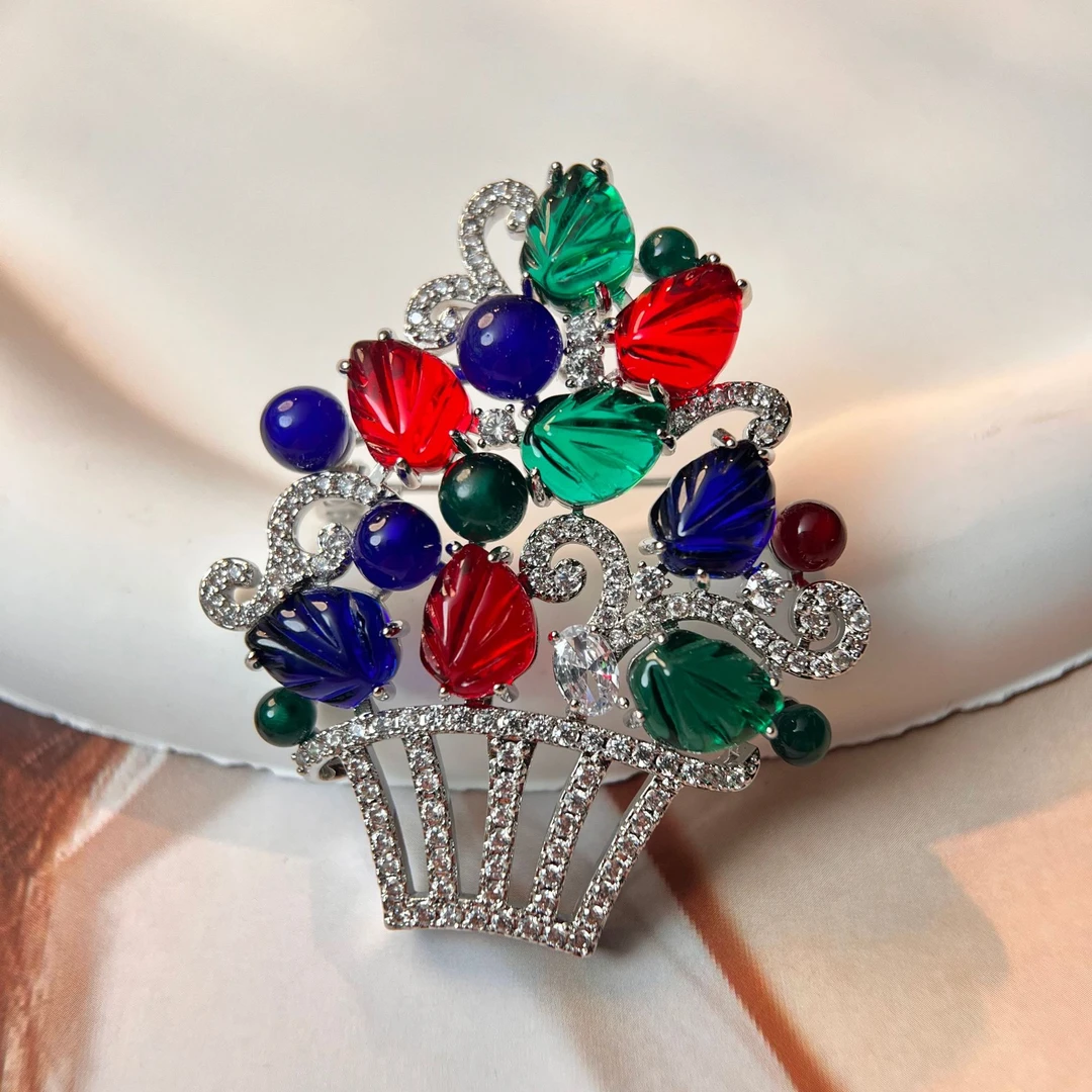 铜合金仿水晶胸针 禧娘娘小众优雅复古国风胸针-跳色花篮S2529