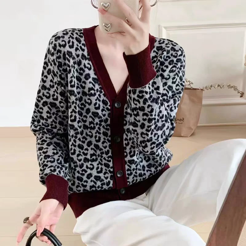 清-玲姐家欧洲站时髦复古豹纹拼色V领针织开衫292771