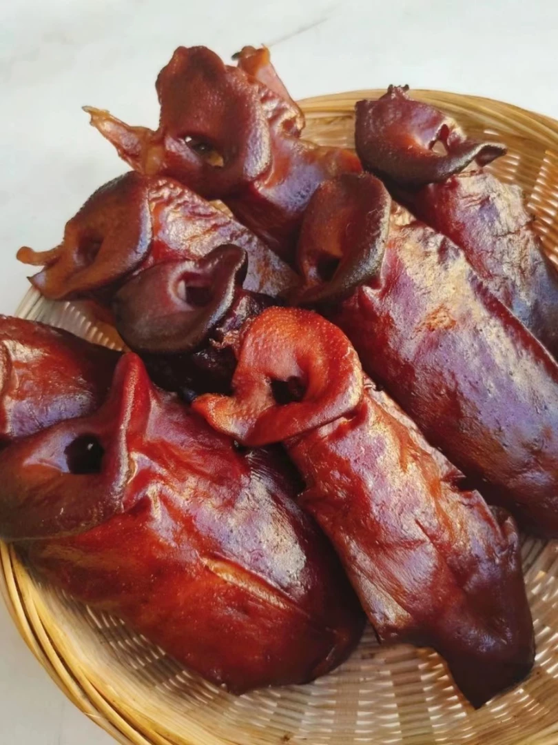贵州乡村农家特色烟熏腊猪拱嘴猪嘴巴风味美食土猪肉