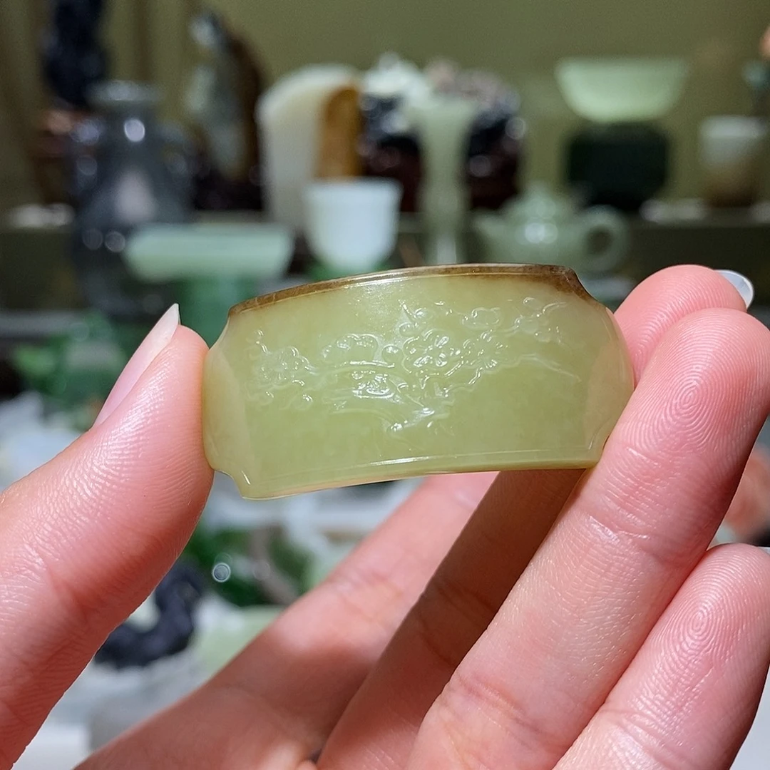 和田玉挂件未镶嵌鸡油黄手牌