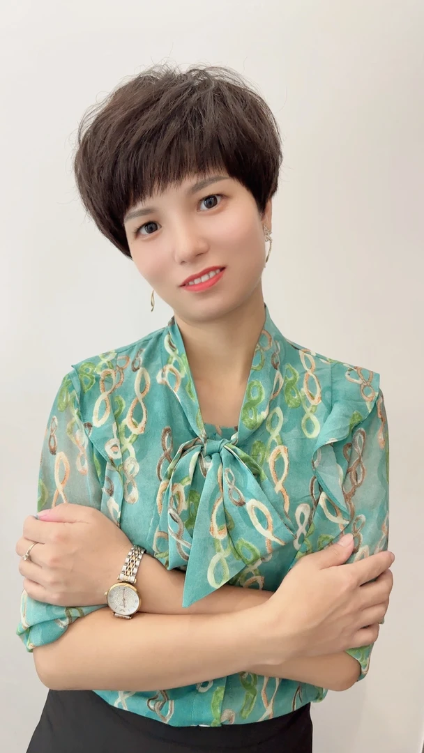 女士透气轻薄短发块 蓬松