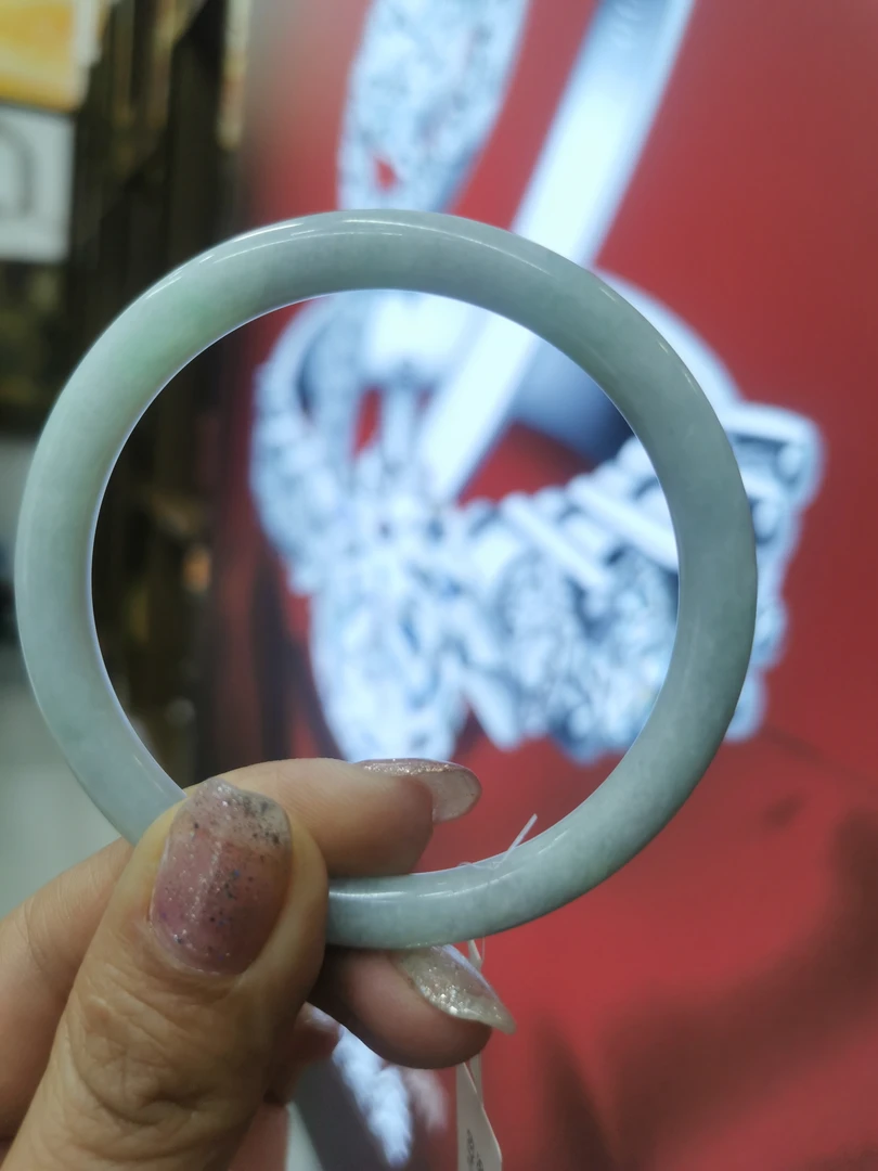 细圆条翡翠美人镯