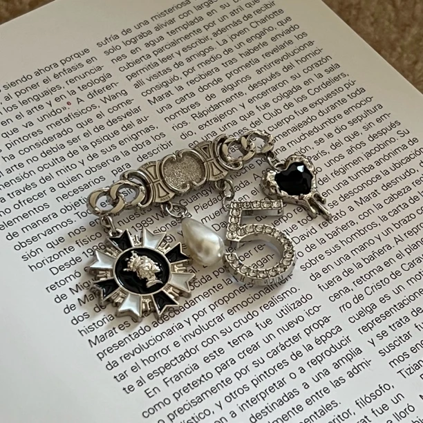 铜合金胸针 韩版小香风复古高级感珠珠5字星星流苏别针胸针