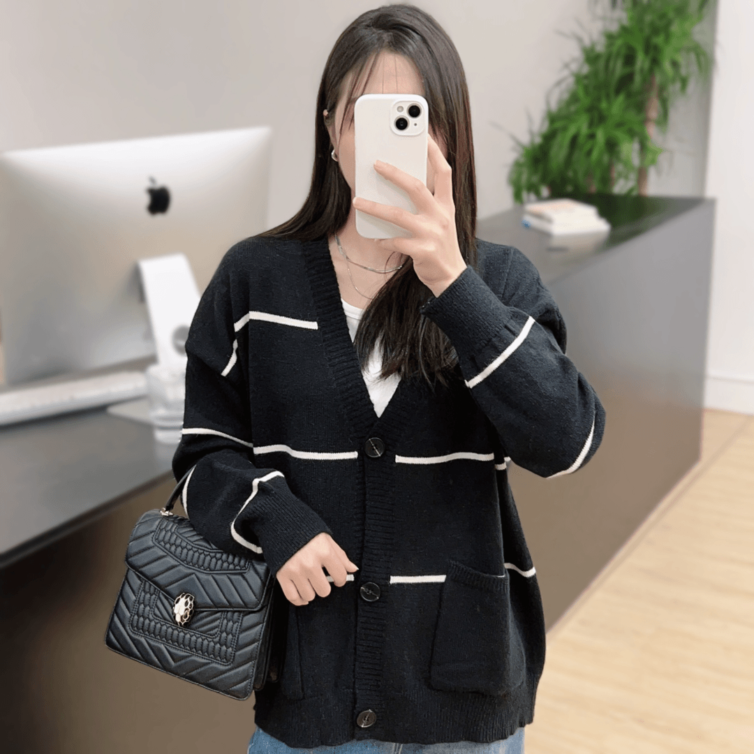 JUANJUAN自制纯黑色开衫V领拼三白条显瘦高级通勤风开衫毛衣