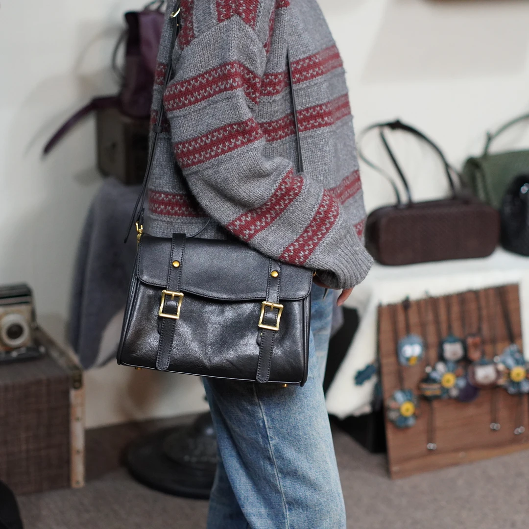 [冰语]春夏背包新款平替好物百搭简约单肩斜挎牛皮邮差包-241201