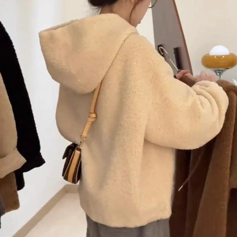 短款连帽小个子外套女秋冬装新款2024年爆款加绒保暖皮毛一体上衣