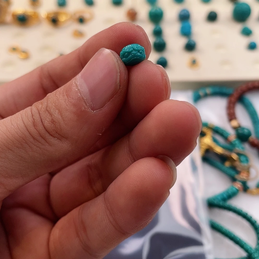 绿松石颈饰未镶嵌