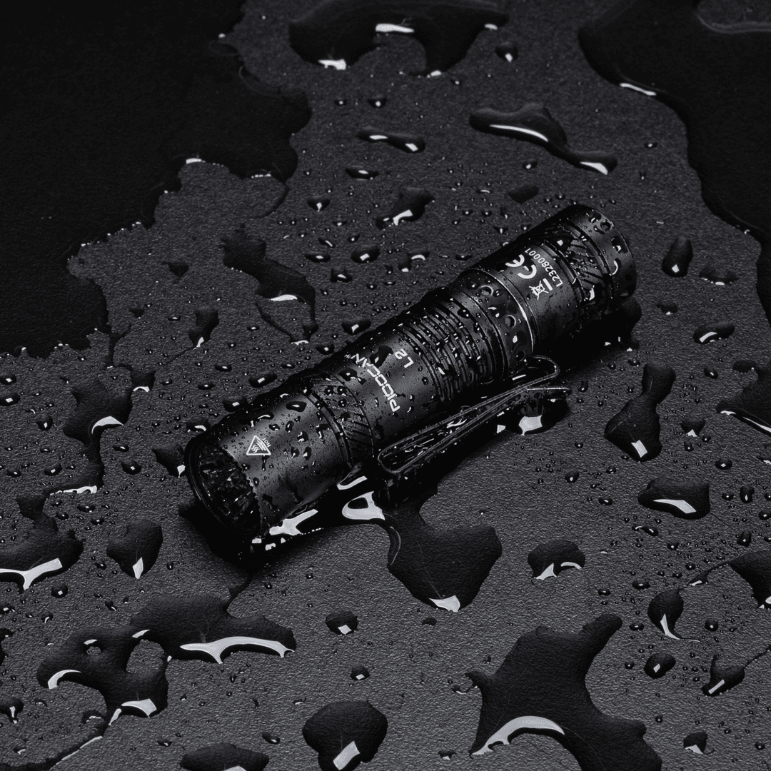 务本旗下PIOOCAN L2户外登山超亮强光手电筒远射徒步强续航照明灯