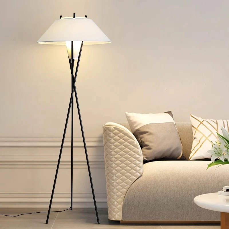 三角铁艺落地灯客厅北欧简约风样板间卧室钢琴氛围落地灯