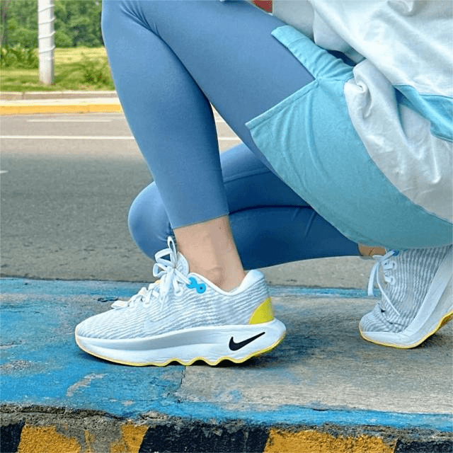 【断码清货】Nike/耐克 Motiva 舒适休闲跑步鞋女款 白色DV1238-100