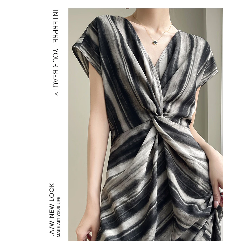 2024女装洋气交叉领时尚减龄连衣裙法式遮肚小众设计感气质长裙