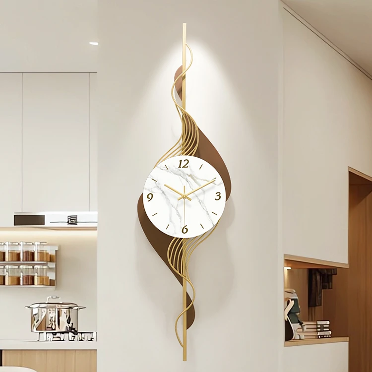 冠卫仕2025钟表挂钟客厅新款创意木格栅时钟挂墙现代简约大气钟表