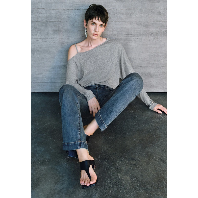 UR2024秋季新款女装慵懒休闲风不规则斜肩长袖T恤UWM440016