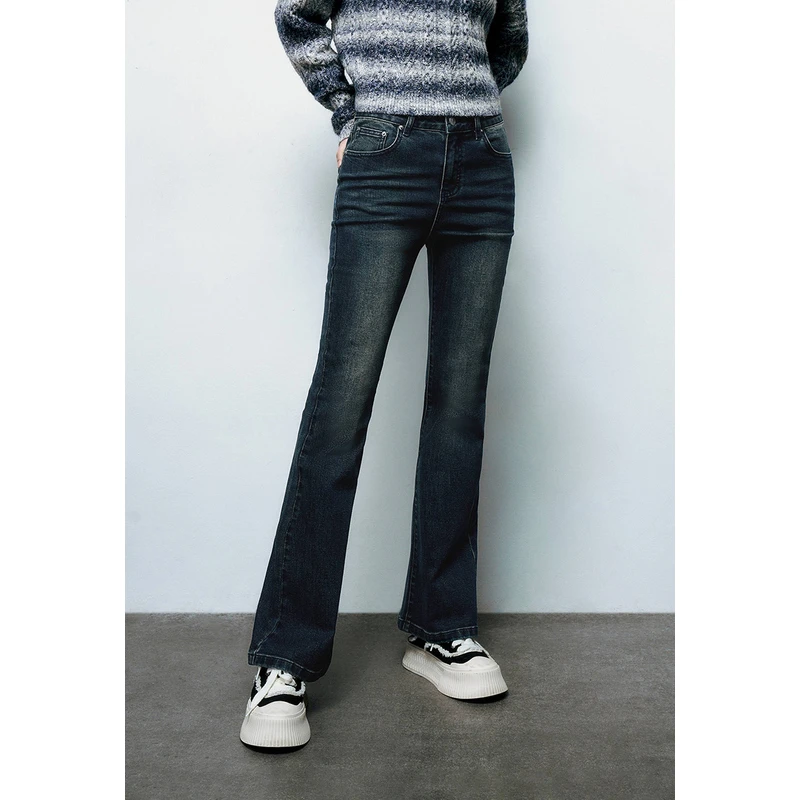 UR季百搭新款女装时尚休闲猫须水洗修身喇叭牛仔裤UWL830088