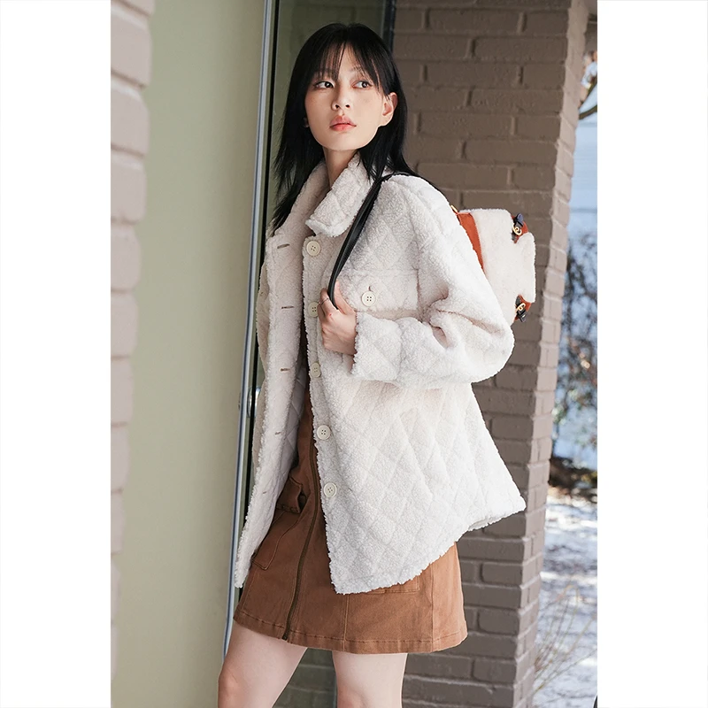 UR2023秋冬新款女装时尚温柔风毛绒软糯双口袋宽松外套UWL130065
