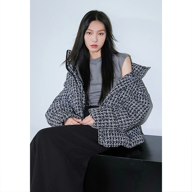 UR秋冬新款女装时尚宽松撞色设计感保暖立领羽绒服UWV130044