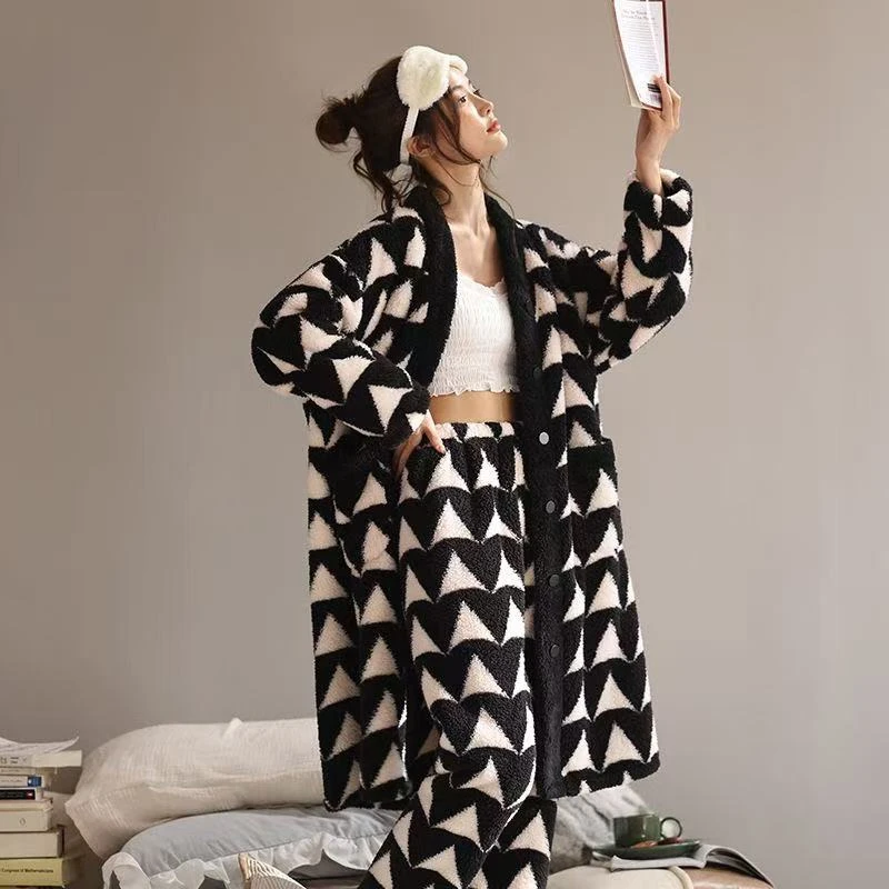 睡衣女长款秋冬季加厚套装家居服保暖春秋新款珊瑚绒法兰绒可外穿