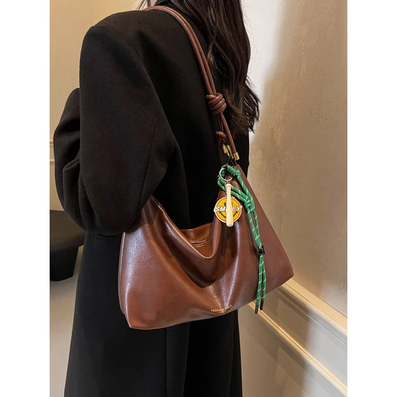 高级感大容量包包女新款潮百搭复古高档气质单肩斜挎包通勤托特包