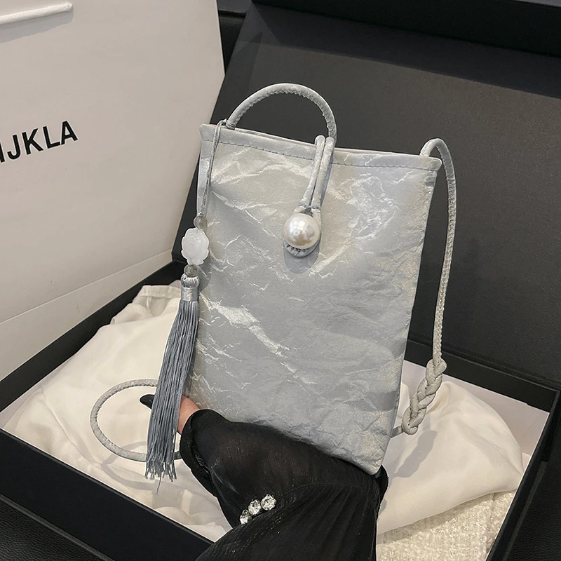 包包女新款时尚潮流百搭高级感斜挎包轻便单肩包配旗袍珍珠手机包