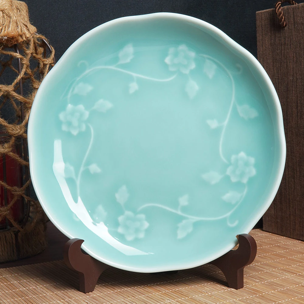 青瓷家用盘子8.2英寸浮雕加厚菜盘缠枝牡丹盘碟子深盘骨碟龙泉