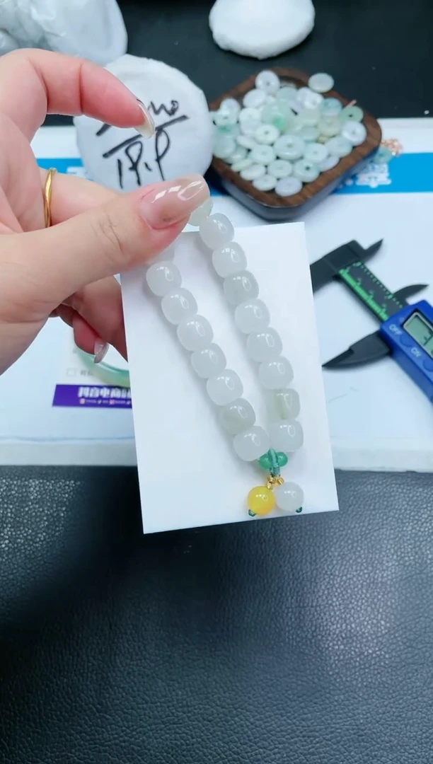 【闪购商品】石英质玉手镯未镶嵌 白色手串SL88颜色随机