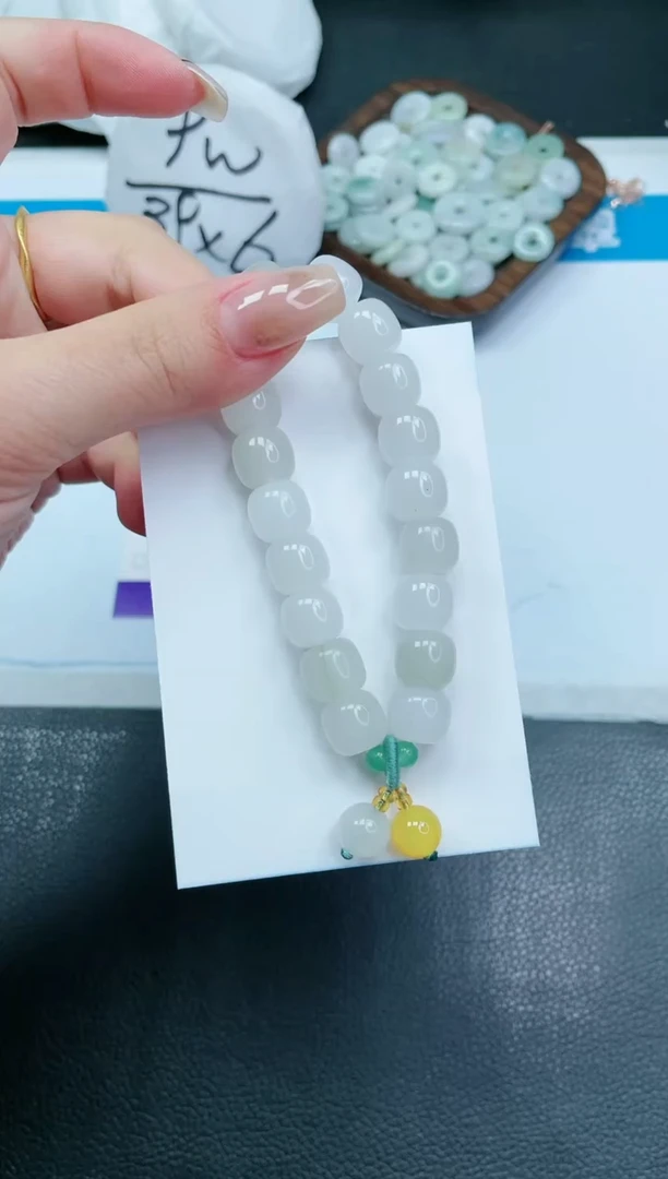 【闪购商品】石英质玉手镯未镶嵌白色手串SL88颜色随机