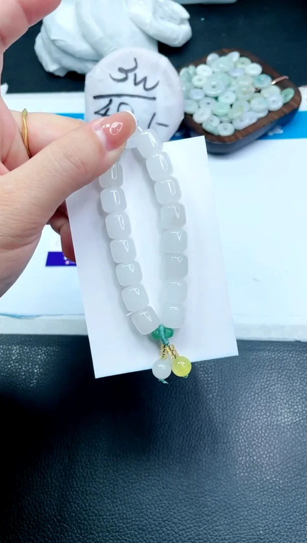 【闪购商品】石英质玉手镯未镶嵌白色手串SL88颜色随机