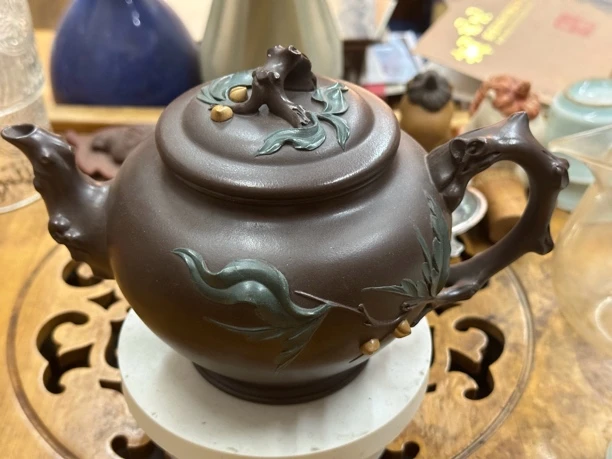 宜兴原矿紫砂全手工精品老紫泥桃报春壶