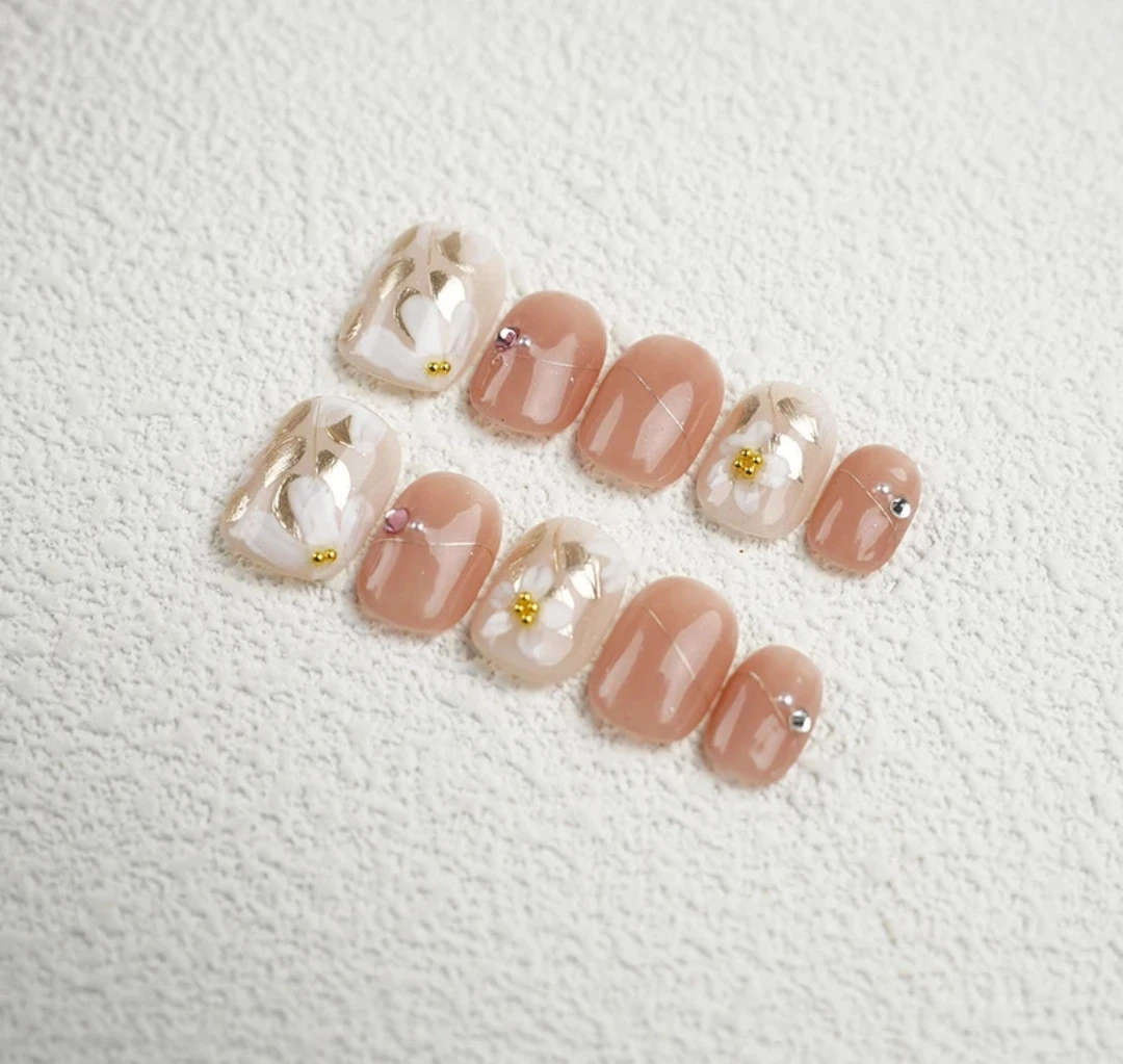 手工穿戴粉色小花短款温柔高级感贴片穿戴式美甲