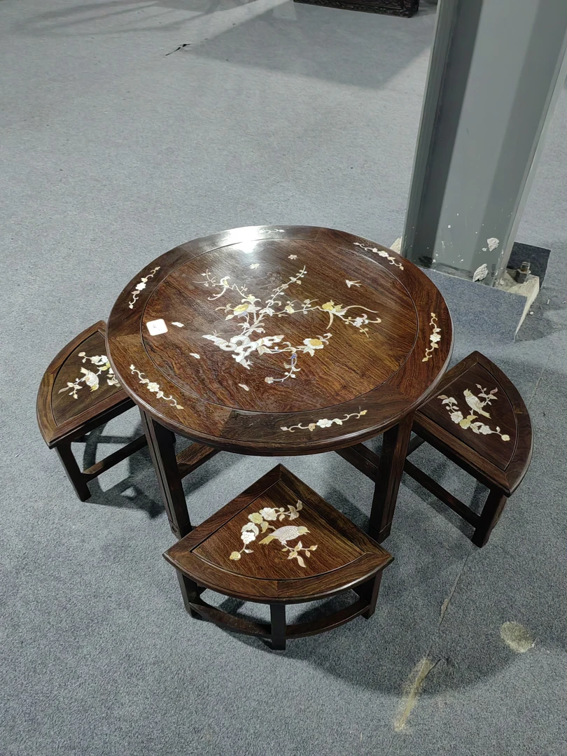 镶嵌贝壳的圆桌五件套