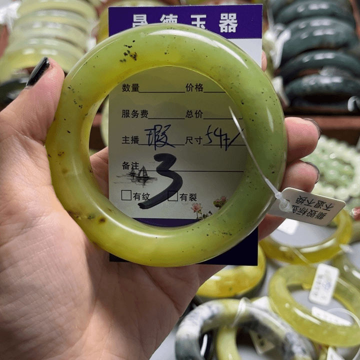 蛇纹石玉手镯未镶嵌