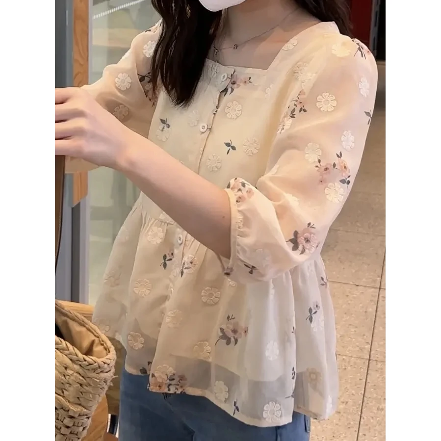 法式甜美刺绣花朵拼接方领五分袖衬衫女绣花温柔风漂亮宽松上衣