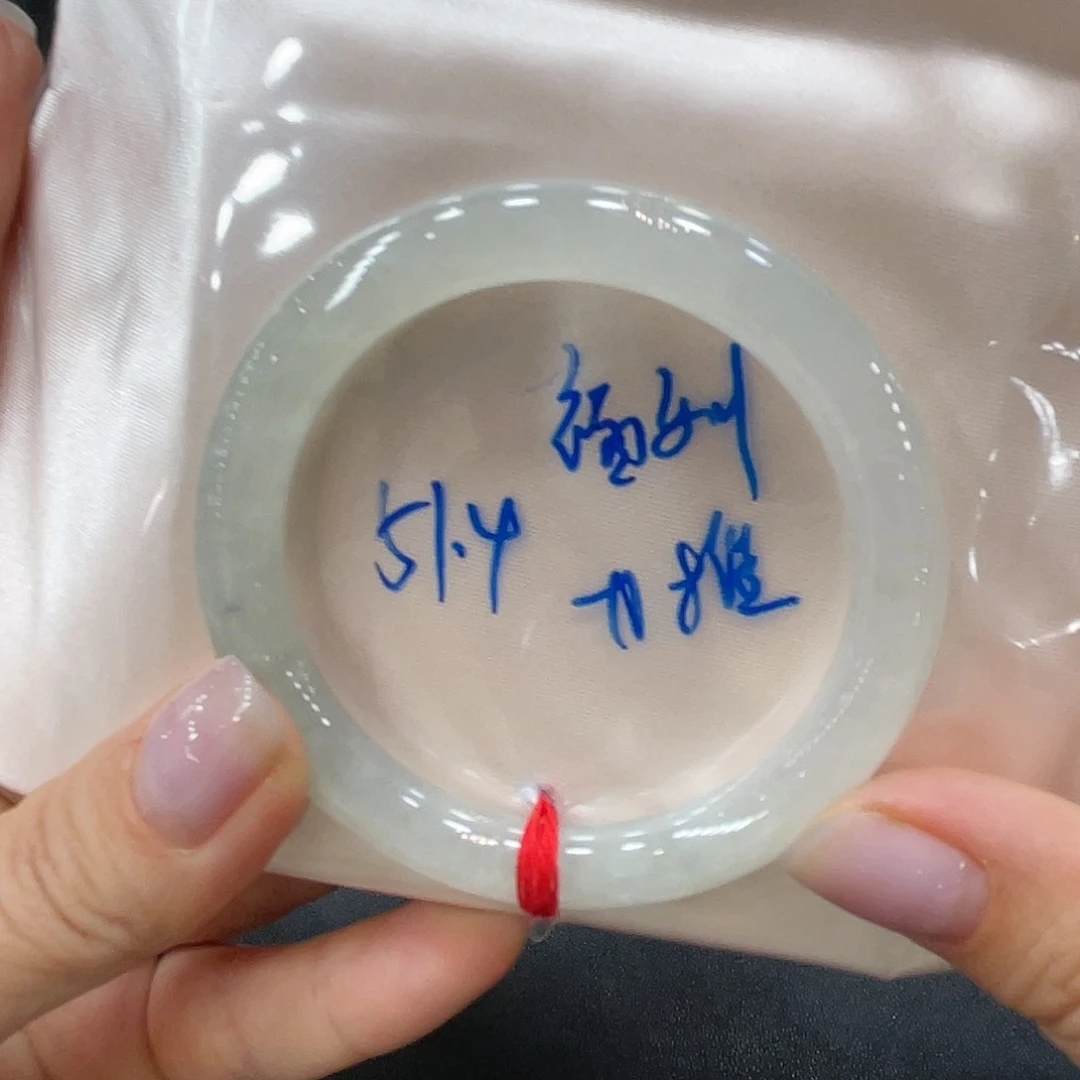 翡翠手镯未镶嵌翡翠手镯